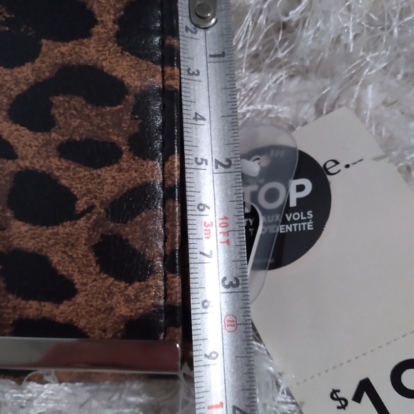 NWT LEOPARD PRINT WALLET - Picture 7 of 8
